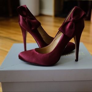 badgley mischka satin bow pump size 7.5